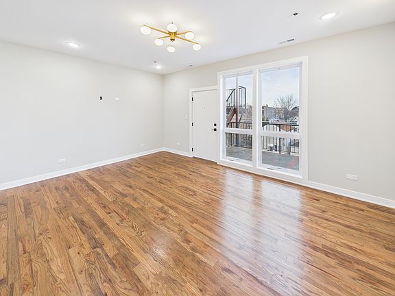 4th image of 2236 W Cermak Rd #3R