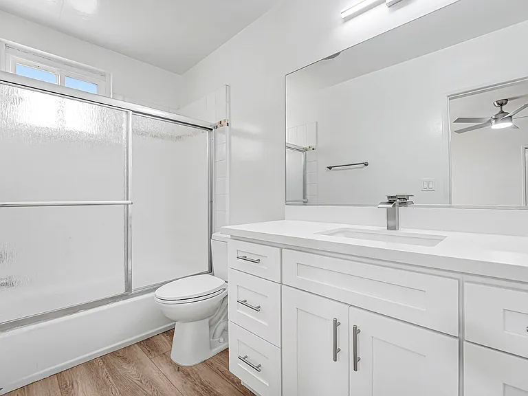 1237 Berkeley St - steps to Wilshire Blvd in Santa Monica — Photo 25