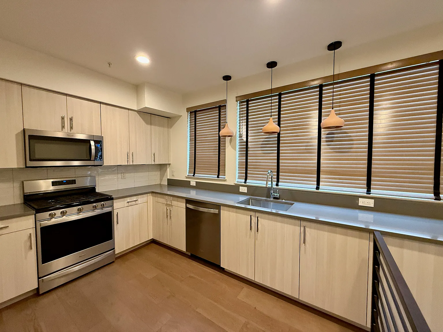 2 bed, 2.5 bath, 1492 sqft, $3,500 — Photo 3