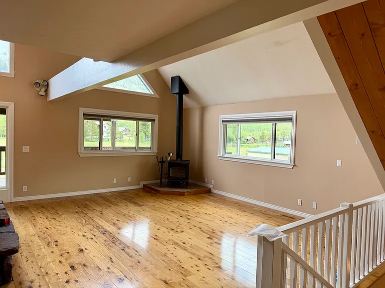 1600 E River Dr — Photo 4