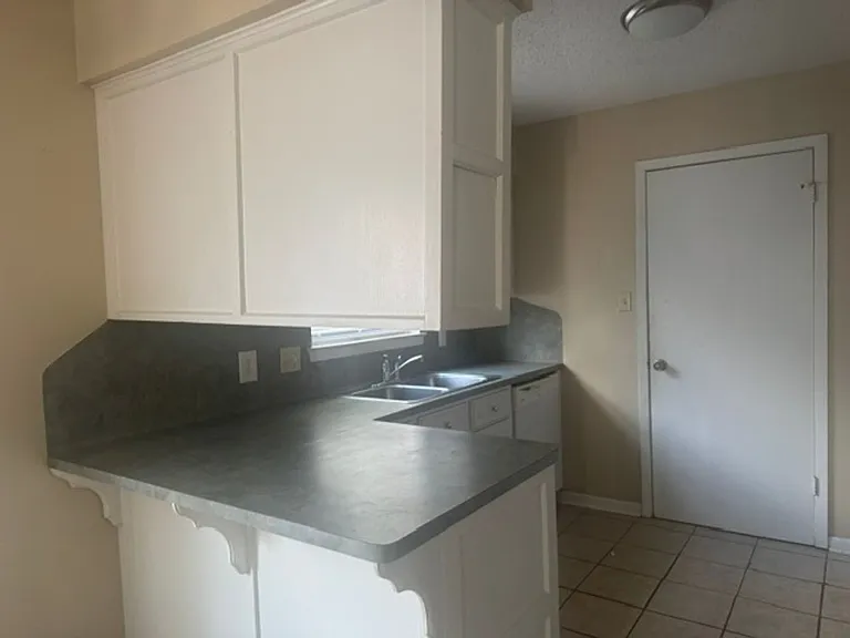 510 Rosedale St — Photo 3