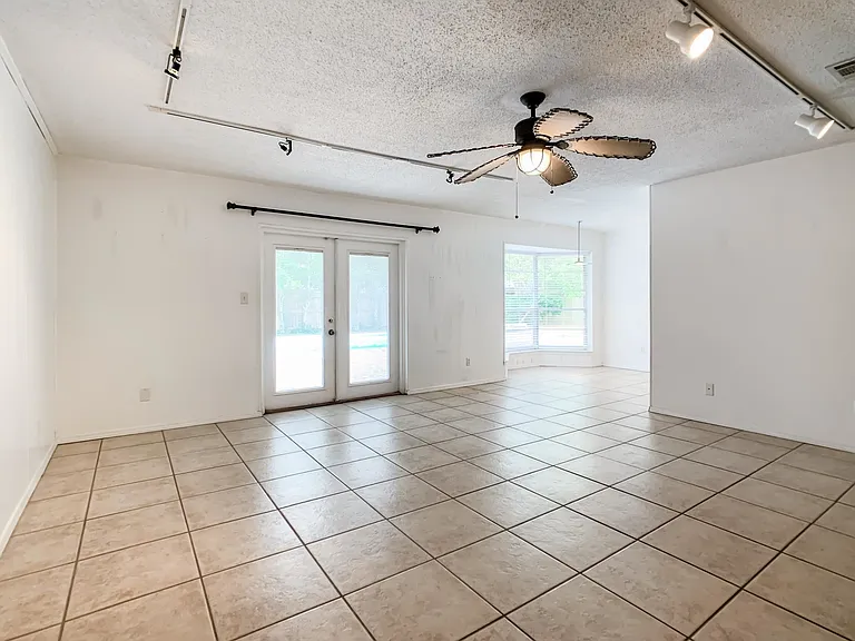 4239 Burtonwood Cir — Photo 5