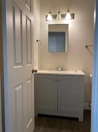 Hawthorne Villa Apartments — Photo 16