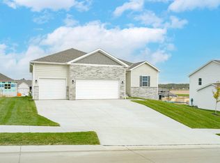 6424 Centennial Rd, Papillion, NE 68157