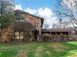 243 Regency Pl, Bethel Park, PA 15102