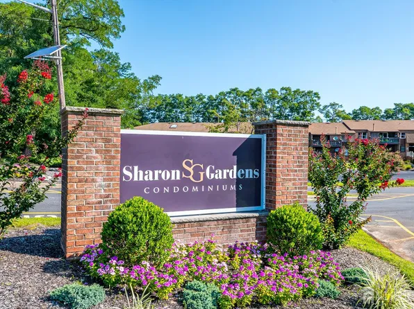 702 Sharon Garden Ct, Woodbridge, NJ 07095