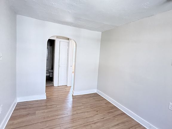 5th image of 110 E Market St #11566666