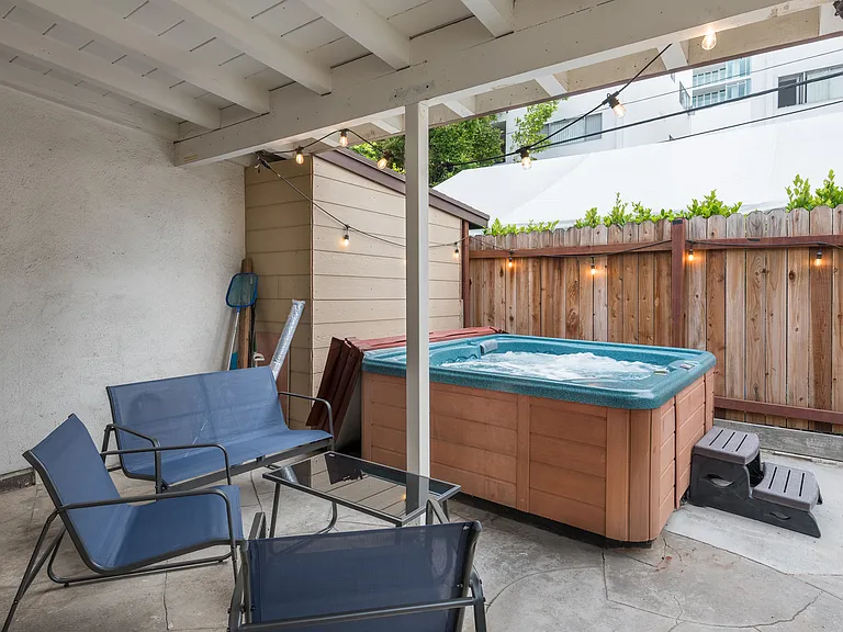 307 S La Peer Dr — Photo 16