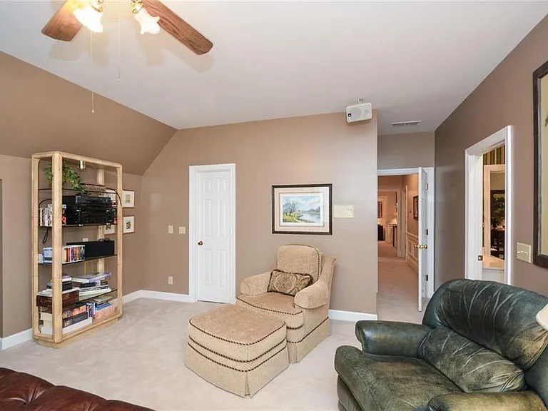 1640 Lazy River Ln — Photo 55