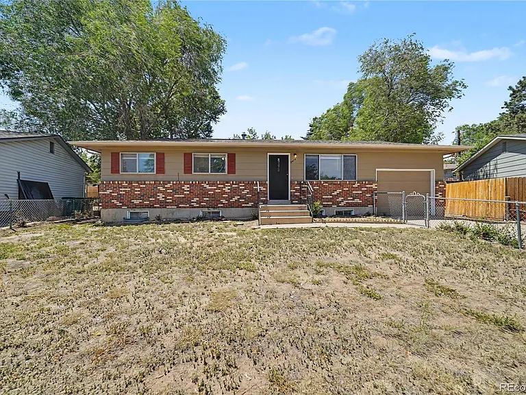 2414 Sonoma Dr — Photo 1