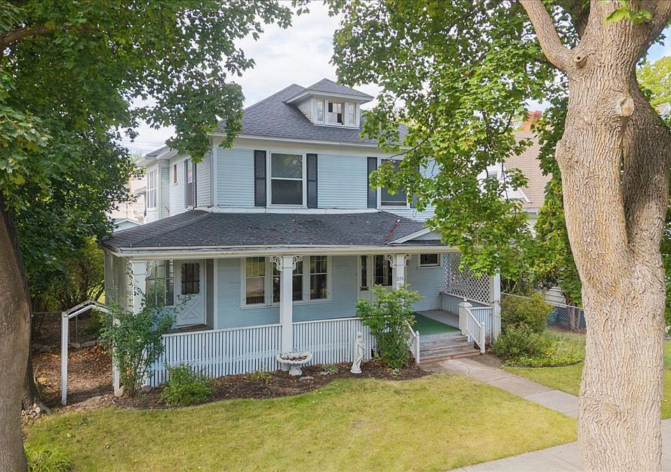 1st image of 220 4th Ave E