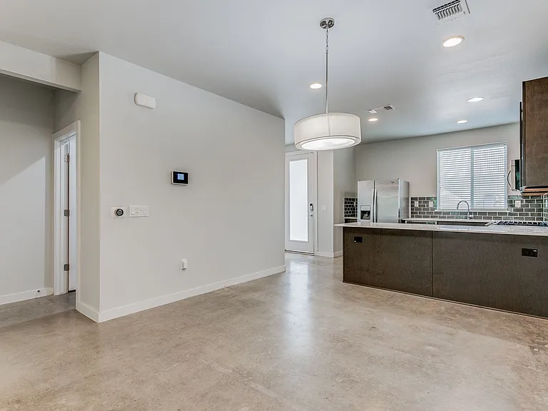 330 Clay St #24 — Photo 13