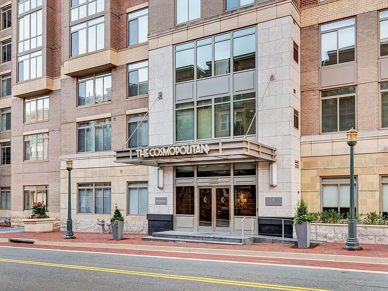 The Cosmopolitan at Reston Town Center — Photo 60