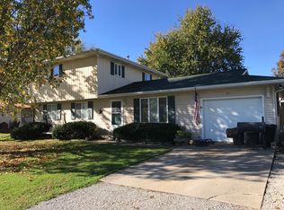 401 S Maryland St, Toledo, IL 62468