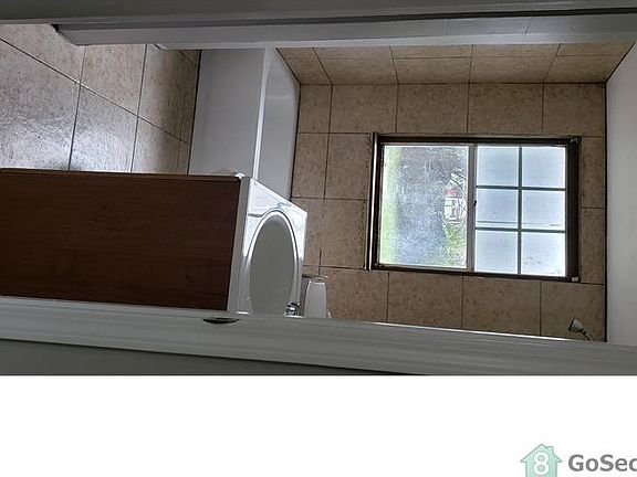 3rd image of 5530 Arnold Ave