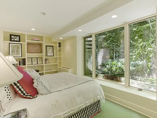 Sold by Sotheby's International Realty | media 10