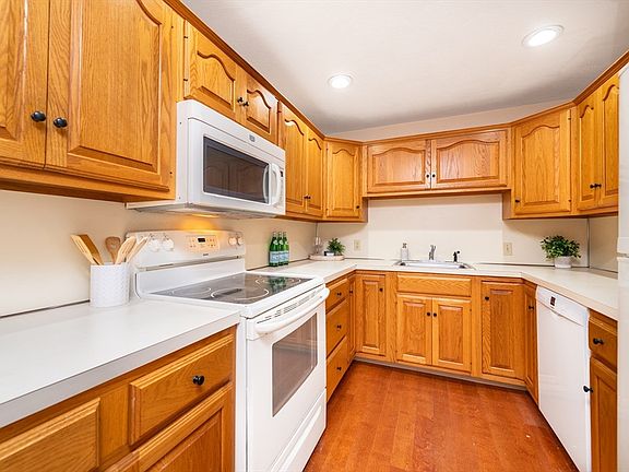 5th image of 22 Abigail Ave #210
