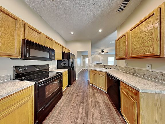 3rd image of 1897 Willesdon Dr W