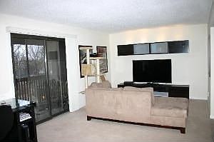 5th image of 3017 Heritage Dr APT 9