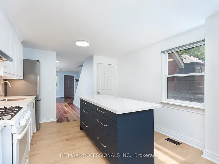 4 Runnymede Rd — Photo 13