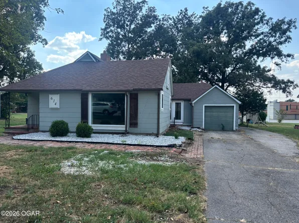 614 S Oakland St, Webb City, MO 64870