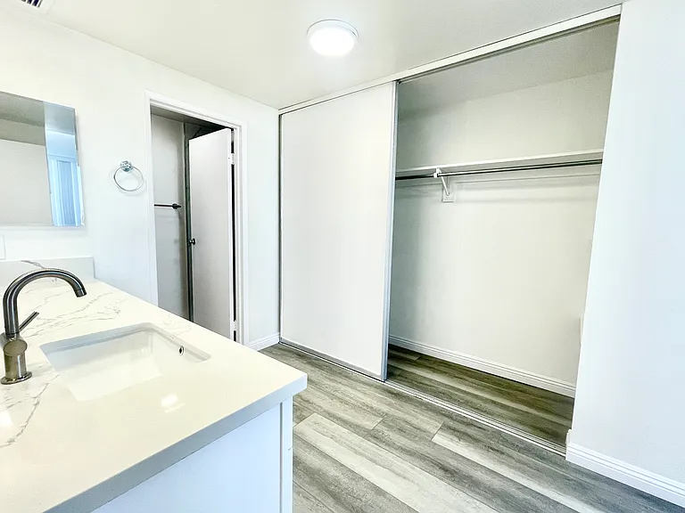 Occidental Towers Apartments — Photo 175