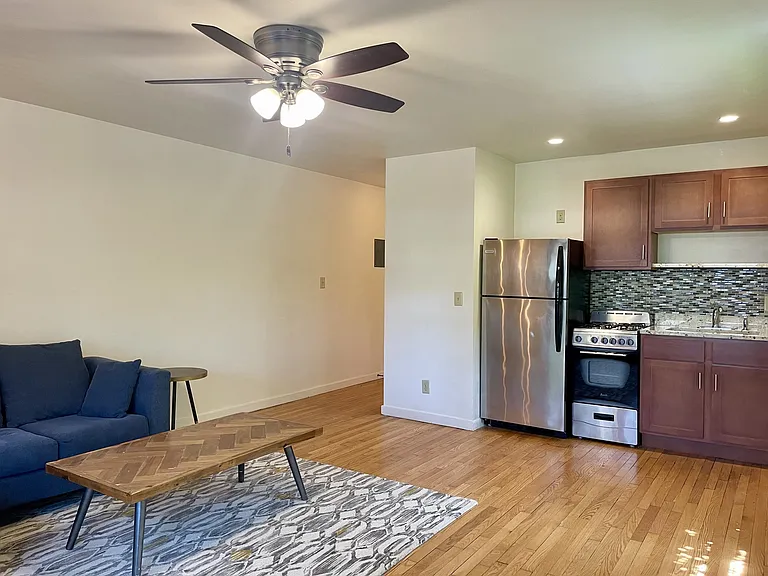 Virginia Apartments — Photo 12
