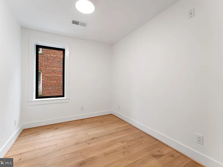 2217 40th St NW #102 — Photo 11