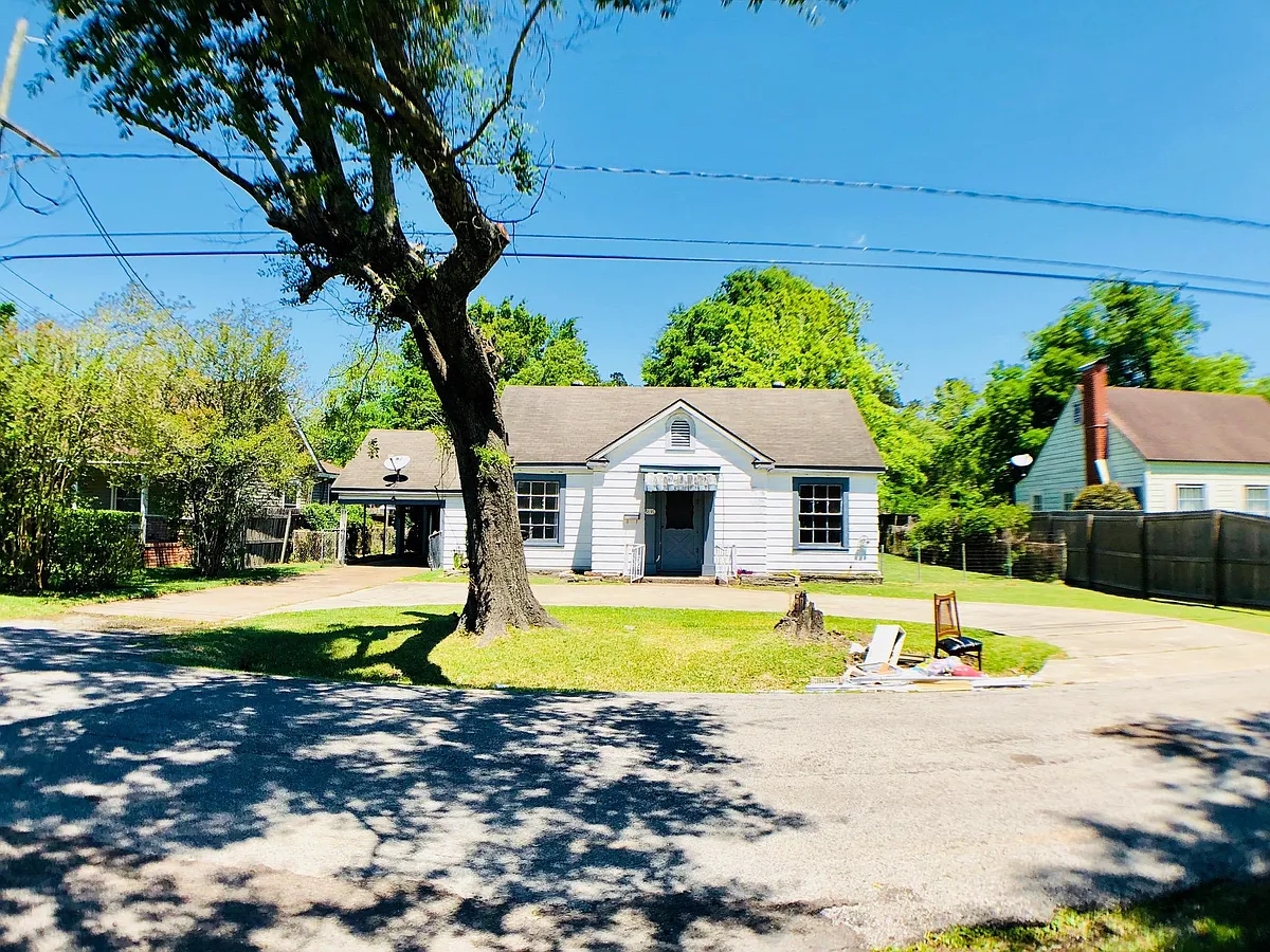 Building Photo - 1836 Rivercrest St