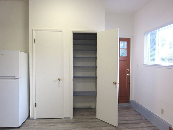 5th image of 2872 Estates Dr #1