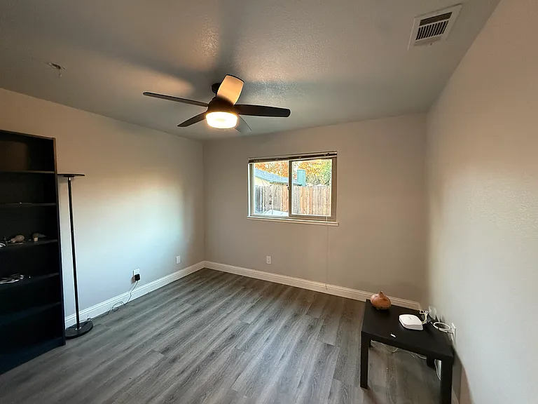 1095 Aspen Dr — Photo 7