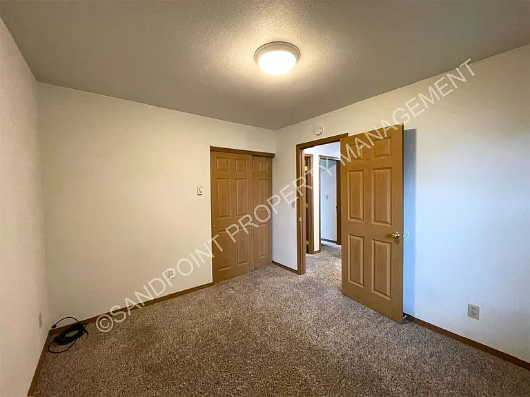 910 N Division Ave #102 — Photo 24