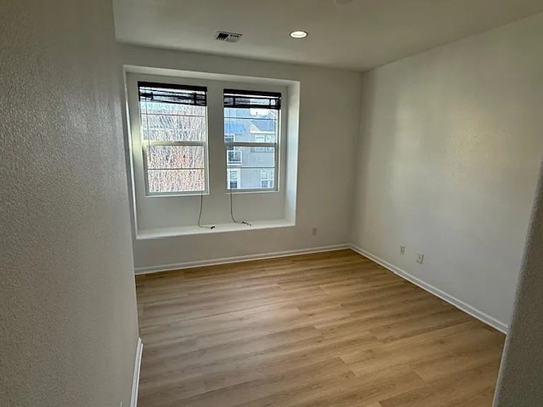 1419 Nevin Plz — Photo 22