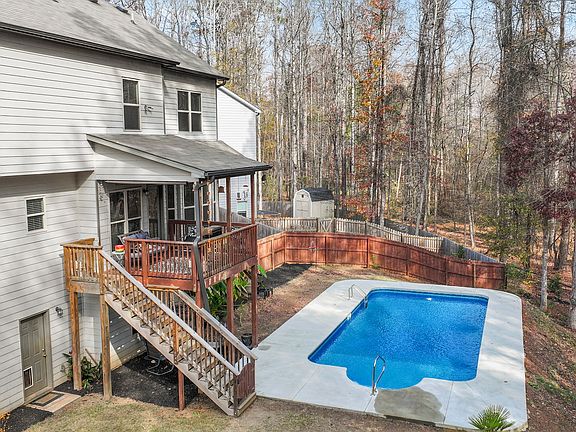 4th image of 816 Mimosa Way