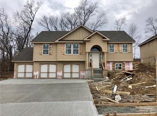 10020 N Lawn Ave, Kansas City, MO 64156