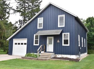 33609 Janesville Dr, Mukwonago, WI 53149