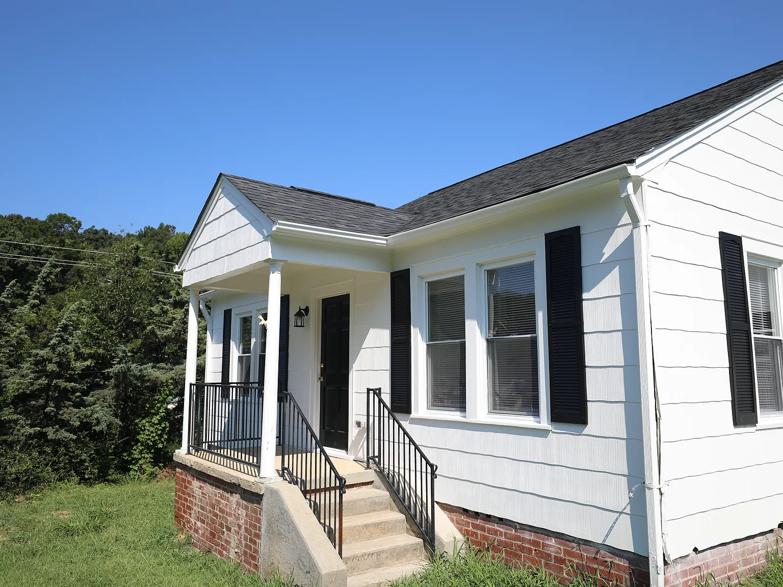 3 bed, $1,295 — Photo 2