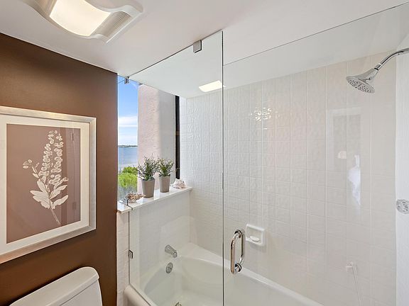 4th image of 5250 N Ocean Drive #10s