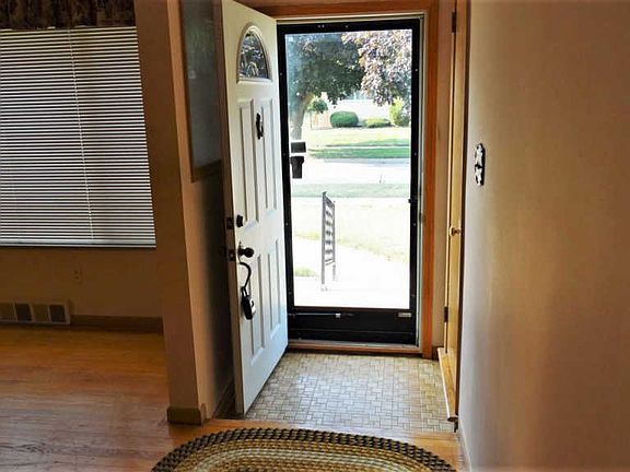 5th image of 20532 Sunnydale St