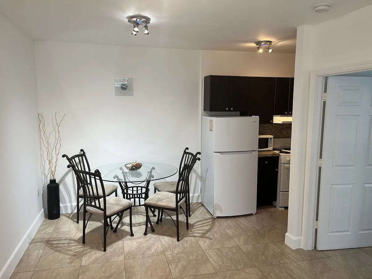Building Photo - 335 Georgia St #2
