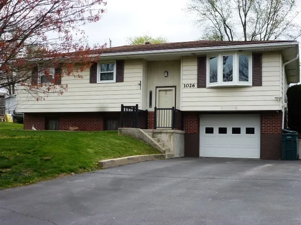 1026 State Route 10 E, Clinton, IL 61727