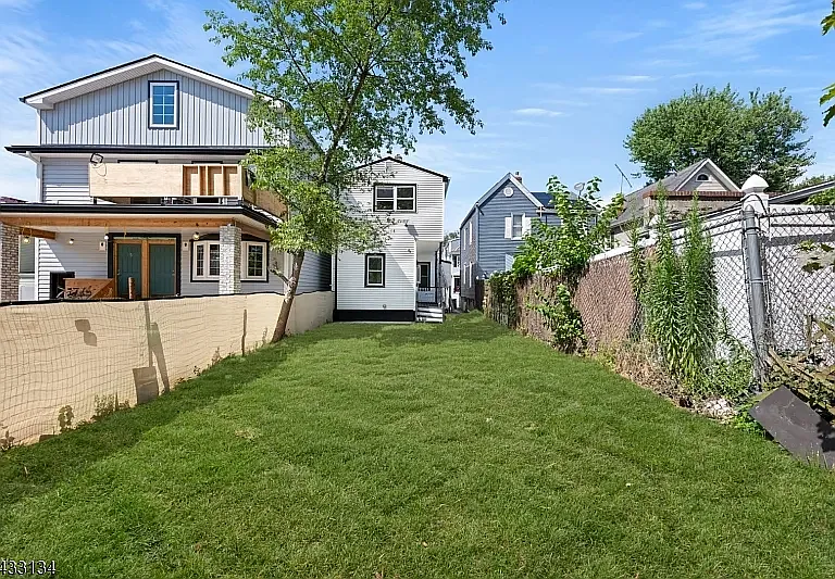 13 Orange Pl — Photo 3