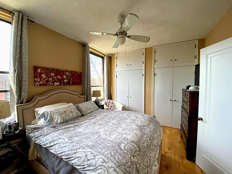 60 Charlesgate W #4B — Photo 12