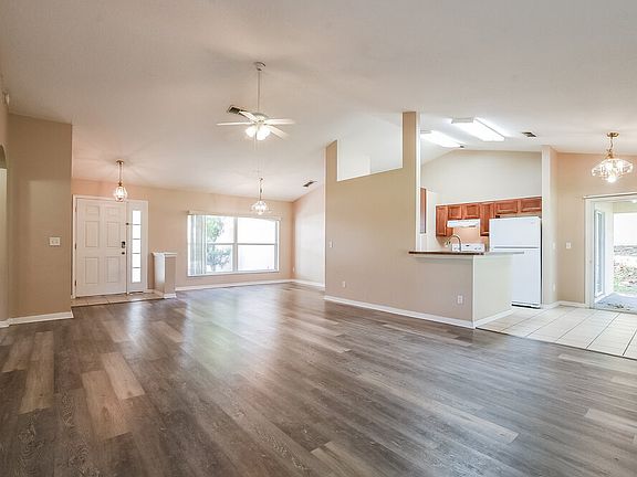 4th image of 203 Southern Breeze Dr