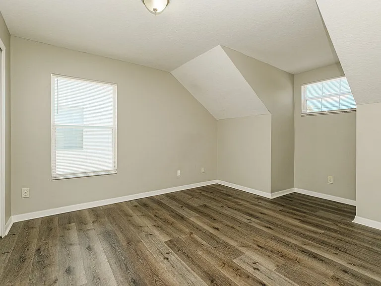 1818 Horsechestnut Ct — Photo 11