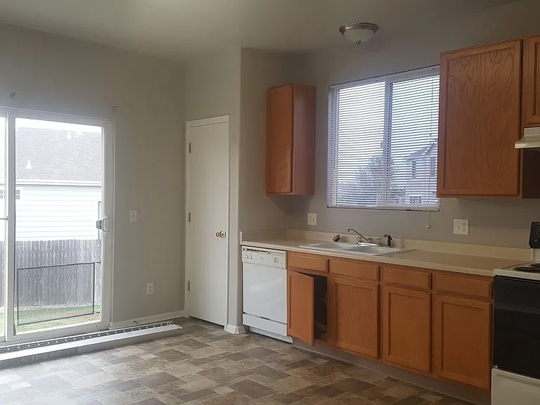 7783 Coffee Rd — Photo 7