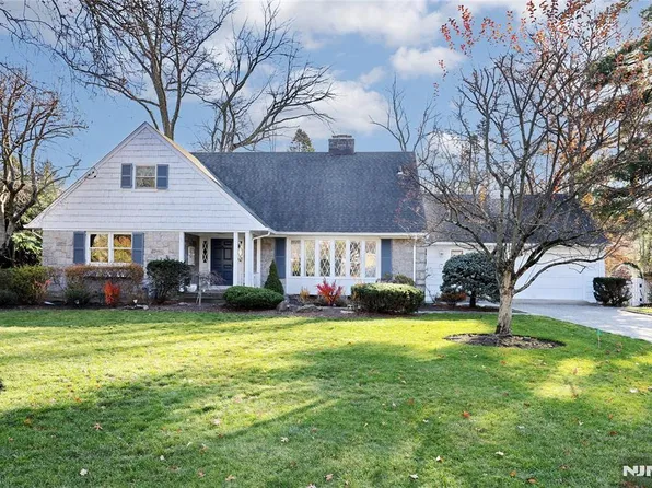 26 Glenwood Rd, Tenafly, NJ 07670