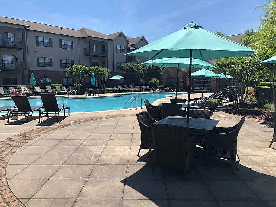 1st image of 1700 Lakeshore Rdg #605