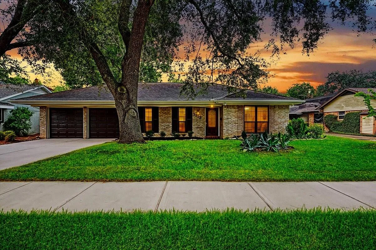 4 bed, 2.0 bath, 1576 sqft, $2,200 — Photo 1