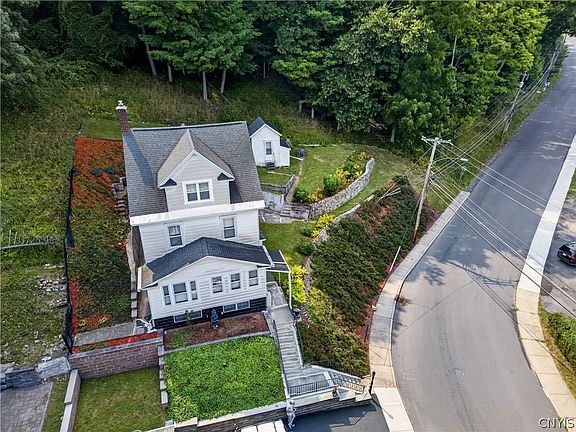 2nd image of 203 Woods Rd